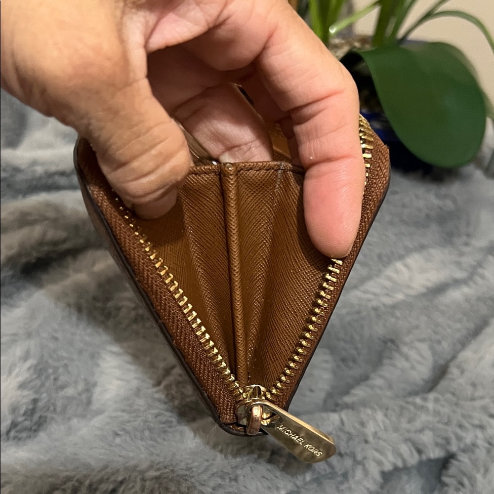 Michael Kors Continental Brown Wallet GUC retail $159 - Picture 9 of 9